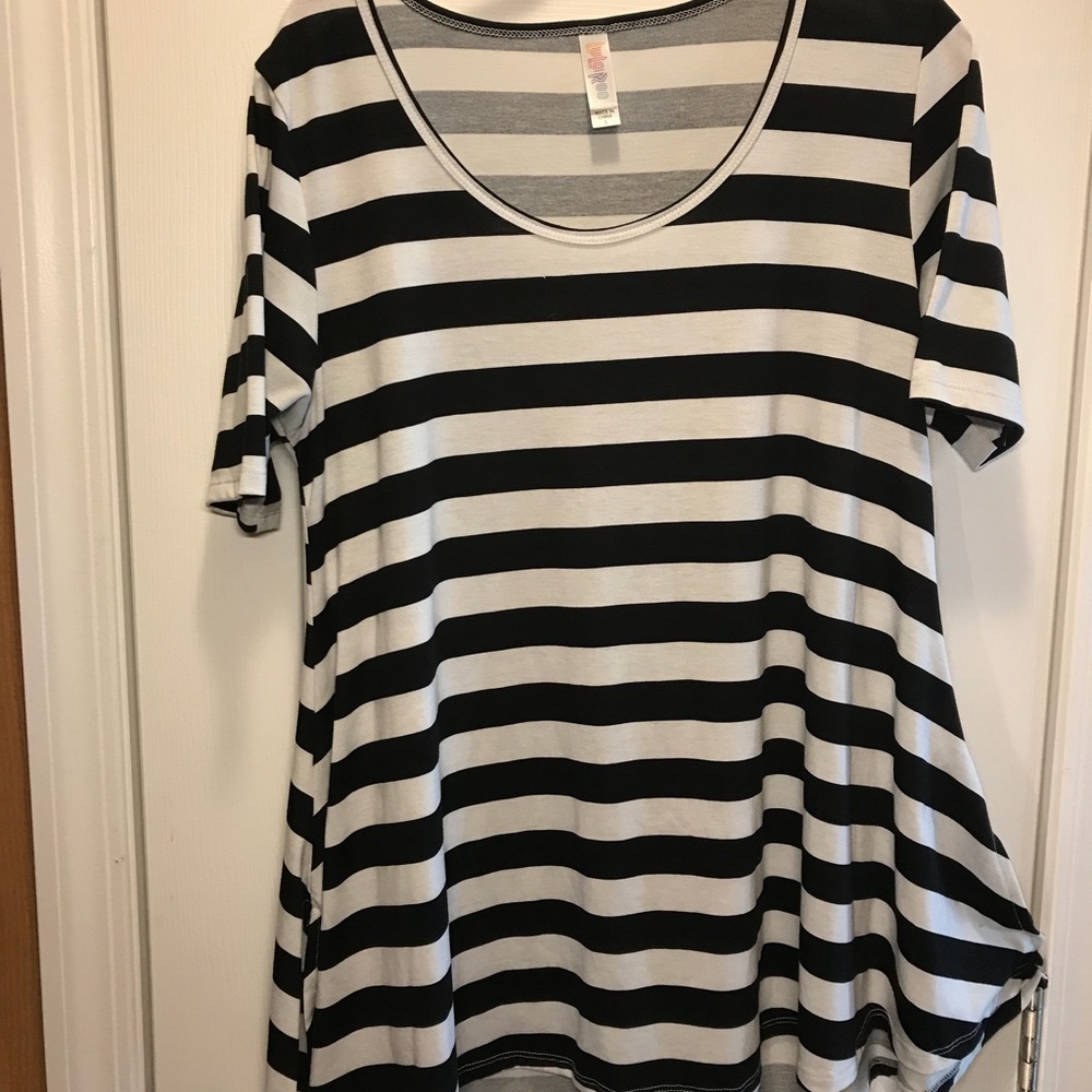Small B&W Striped LuLaroe Perfect T